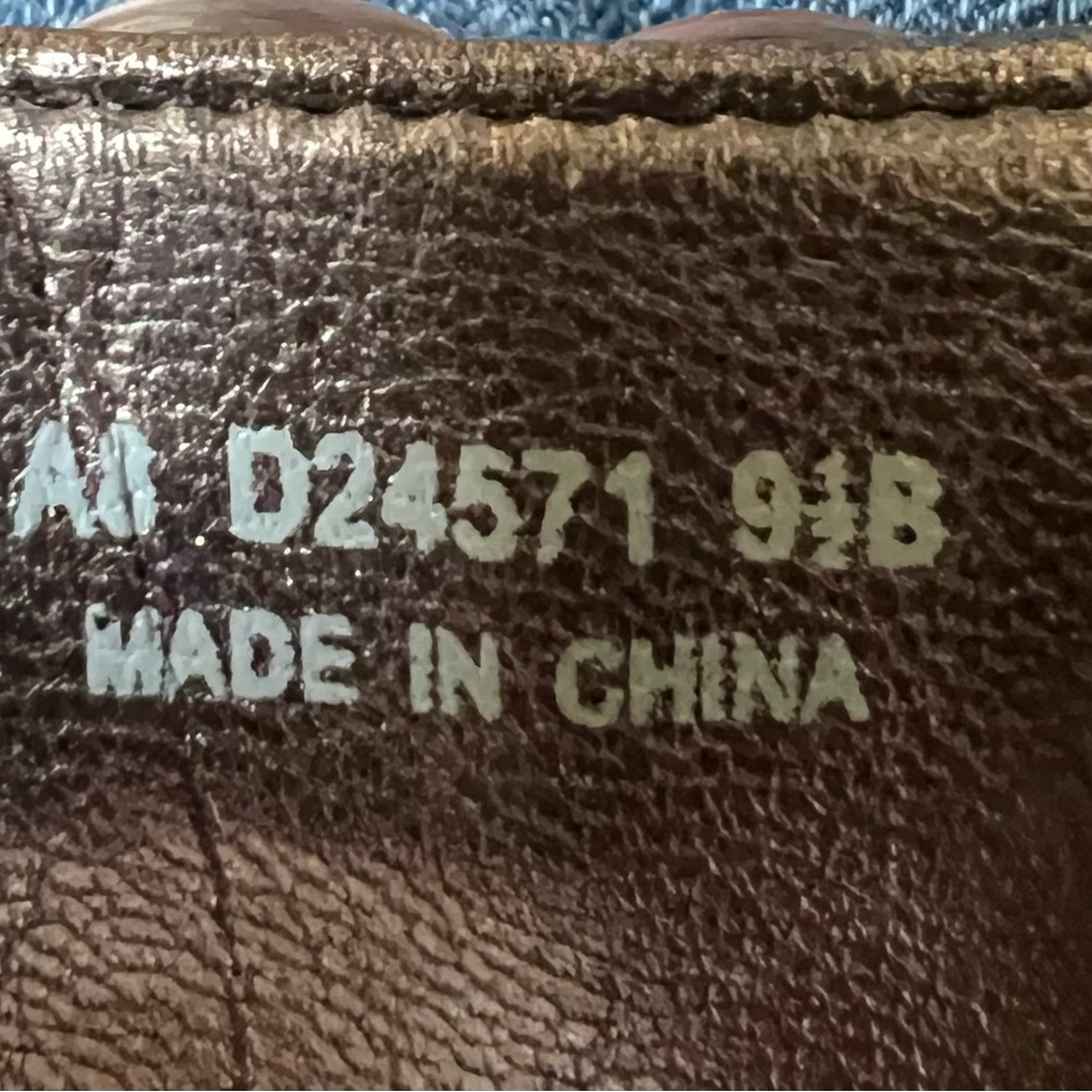 COLE HAAN Dawn Leather Thong Sandal, Metallic Brown, Opalescent Shell Accent 9.5 - Picture 9 of 11